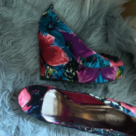 Multi color wedge - Picture 2 of 3